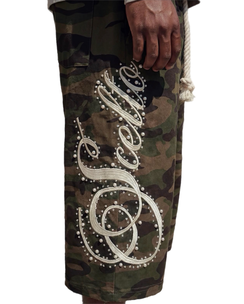CAMO 3/4 SCRIPT SHORTS